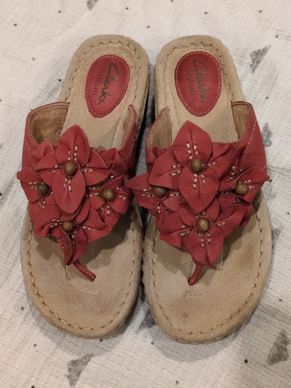 ❤️😎🩴 Clarks Women’s Dusty Red Floral Leather Thong Sandals size 5.5 M ❤️😎🩴 - Picture 3 of 12